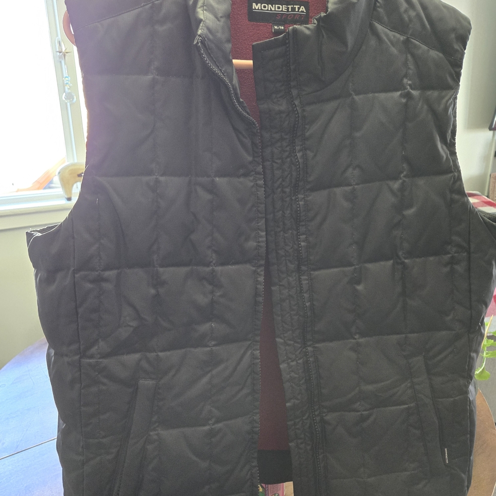 Mondetta Women's Dark Quilted Vest